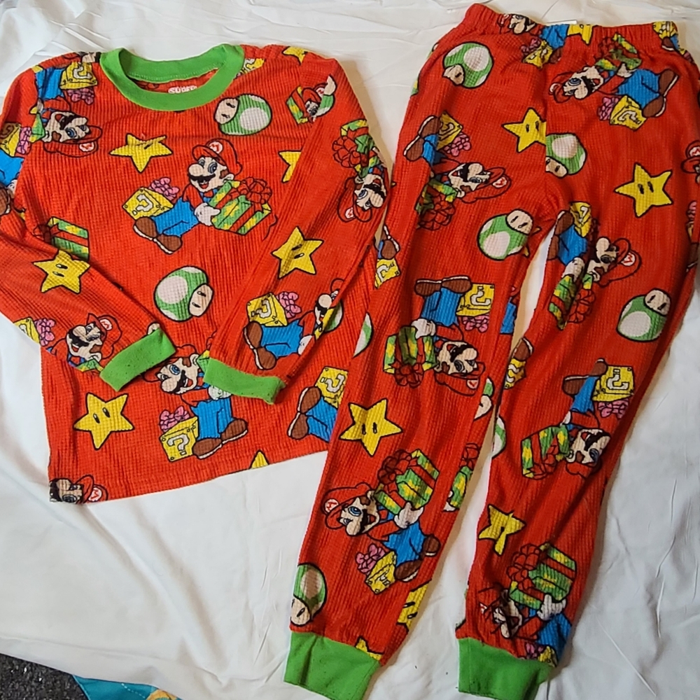 Mario Brothers Christmas pajamas size 6-7
